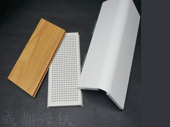 定制冲孔机房海角短视频安装，提升机房空间的差异化